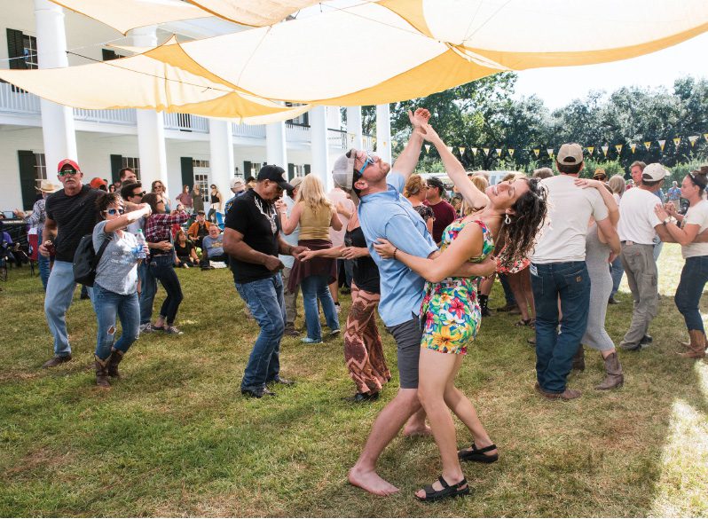 Festivals Acadiens et Creoles - People dancing Festivals Acadiens et Creoles - People dancing